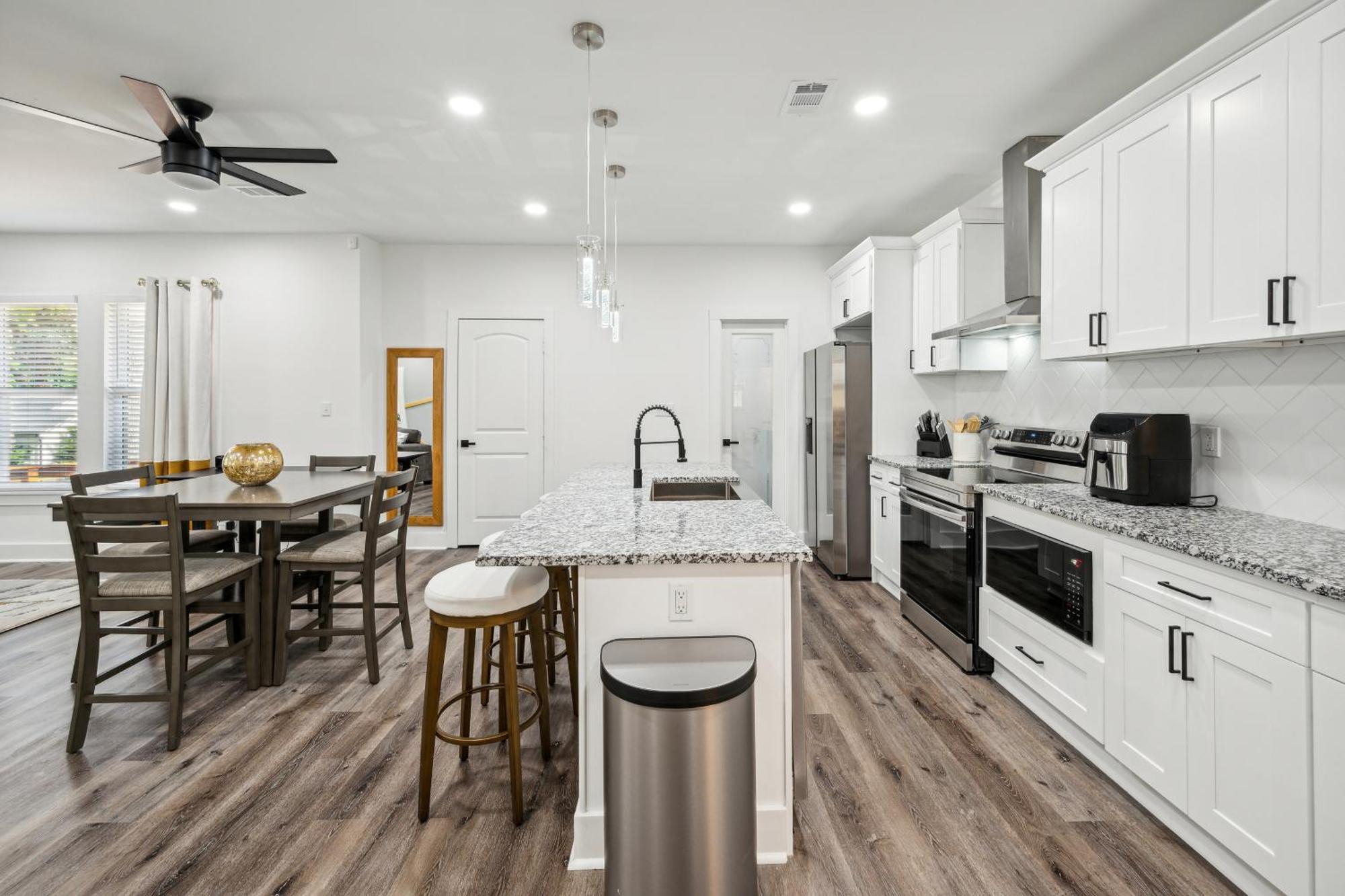 Centrally Located Home In Atlanta-10 Mins From Ga Aquarium, Mercedes Benz Stadium, & Much More Exterior photo